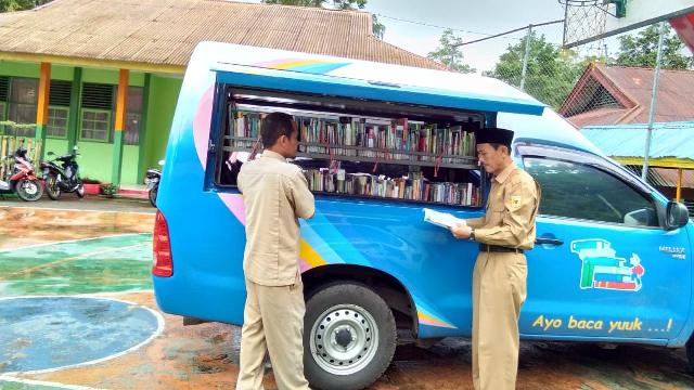 Perpustakaan Keliling Kunjungi Madrasah